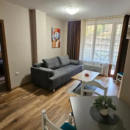 Minkov Apartments, - замъка 2 * פמפורובו
