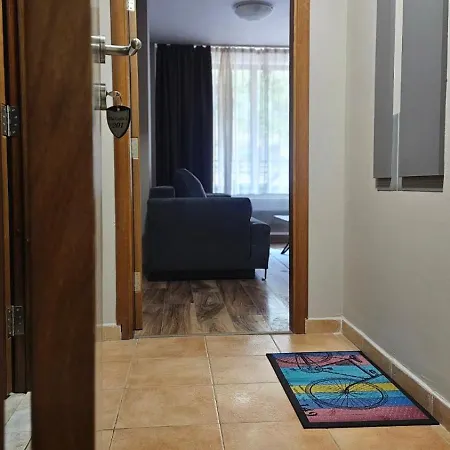 Minkov Apartments, - замъка 2 דירה פמפורובו